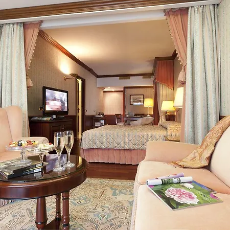 Grand Dino באוונו