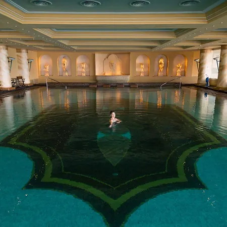 Grand Dino מלון באוונו